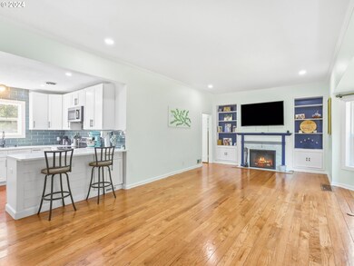 Living Room/Entrance