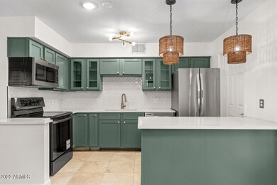 16_2201_E_Pinchot_Ave_1__08_mls