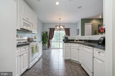 141 Rittenhouse Dr, Woodbury, NJ 08096 - photo 2