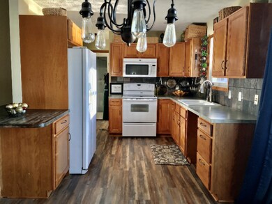 Kitchen pic 1 daybreak