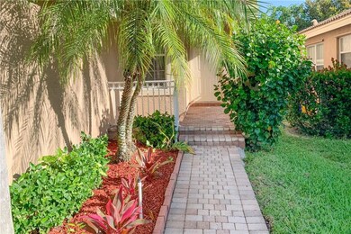  Entry way leads you a cozy porch