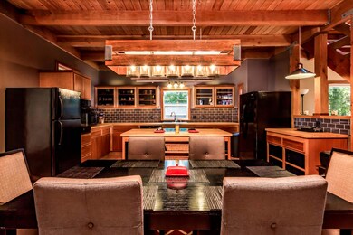 Kitchen & Dining