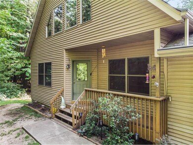Cute porch at the front door to greet your guests.