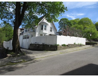 9 Earle St, Worcester, MA 01605 - photo 2