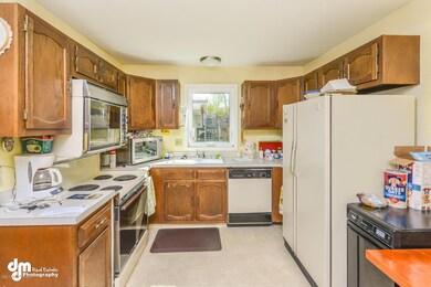 9541 Emerald St Anchorage AK-large-011-1