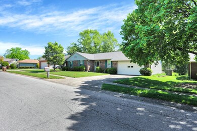 2833 Fox Pointe Dr, Columbus, IN 47203 - photo 2