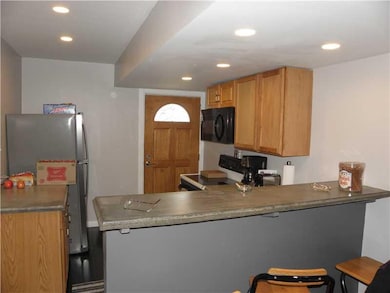 Kitchen. Beautifully Updated 1 BR unit (Store Fron