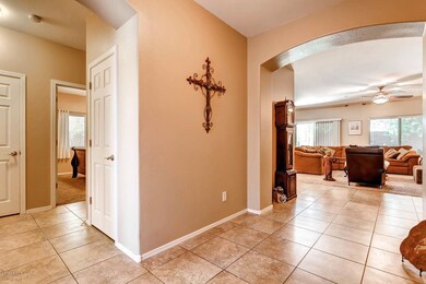 2943 E Ironside Lane Gilbert-large-005-6