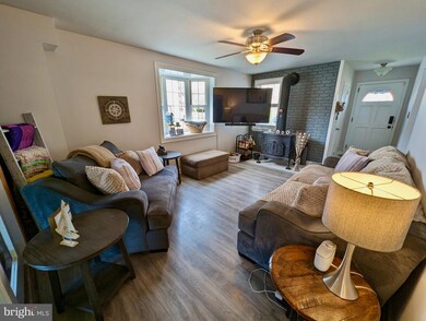 325 Springfield Ave, Folsom, PA 19033 - photo 2