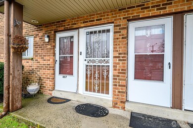 808 Henri Ct unit 3, Burlington, NJ 08016 - photo 2