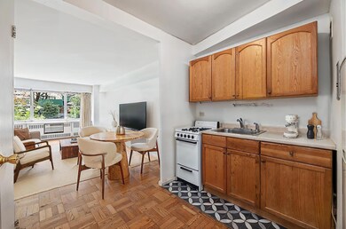 333 E 46th St unit 1D, New York, NY 10017 - photo 6