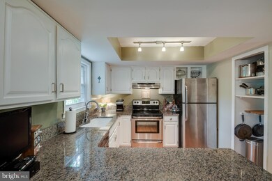 9589 Lindenbrook St, Fairfax, VA 22031 - photo 4