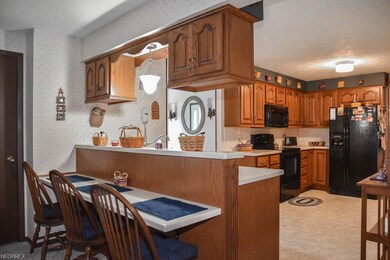 Breakfast bar in the kitchen.