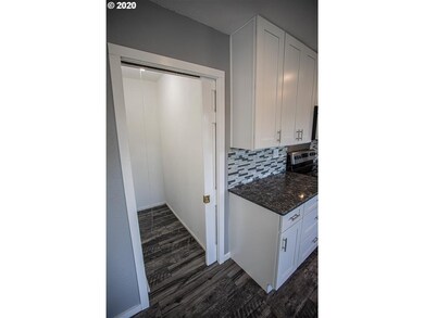 1403 E 19th St, the Dalles, OR 97058 - photo 6