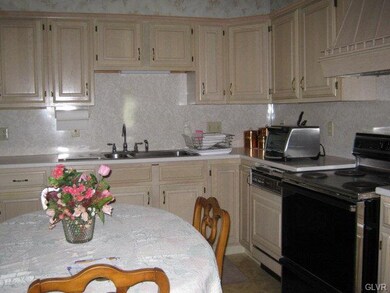 312 W Broad St, Tamaqua, PA 18252 - photo 7