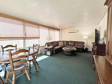 07-4 Season Room