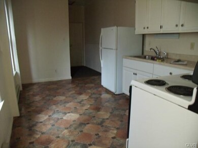 924 W Washington St unit 1, Allentown, PA 18102 - photo 4