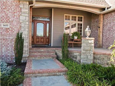 Covered front entry & porch for relaxing conversat