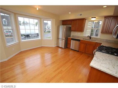 Kitchen - Beautiful eat-in kitchen with quartz cou