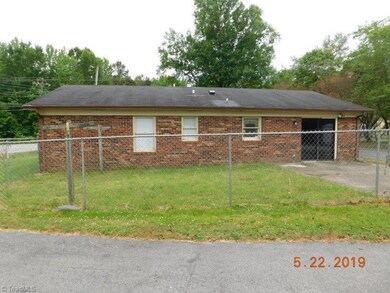 1213 E Fairfield Rd, High Point, NC 27263 - photo 6