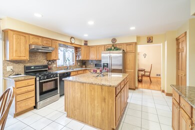 Large island for those large family gatherings!