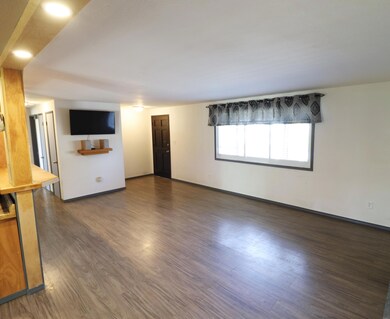 1115 N 5th St, Central Point, OR 97502 - photo 4