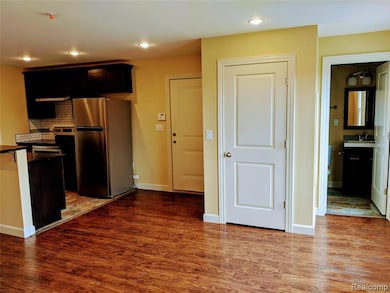 89 E Edsel Ford Fwy unit 4, Detroit, MI 48202 - photo 2