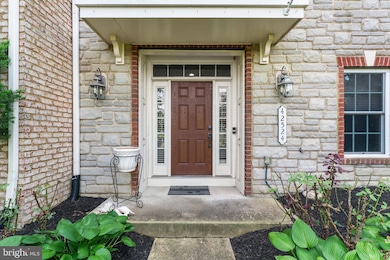 42524 Rowderbury Square, Chantilly, VA 20152 - photo 2