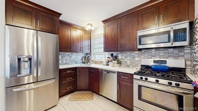 156-40 76th St unit 2nd floor, Jamaica, NY 11414 - photo 4