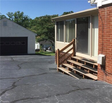 Side entrance into sunroom