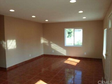 FRONT HOUSE LIVING ROOM ENTRY