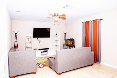 7605 Dyer St, Houston, TX 77088 - photo 4