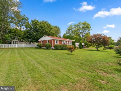 836 S 15th St, Purcellville, VA 20132 - photo 2