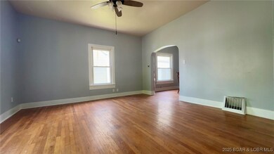 725 W 4th St, Sedalia, MO 65301 - photo 4