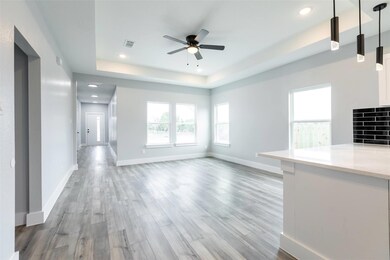 1410 Corona Dr, Granbury, TX 76048 - photo 5