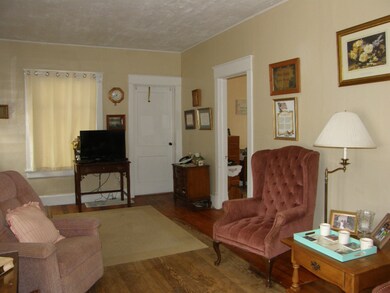 112_Huron_5_LivingRm