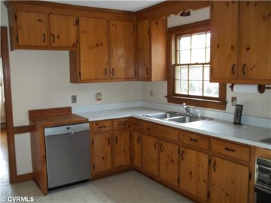 Kitchen - Spacious with new Bosch dishwasher!