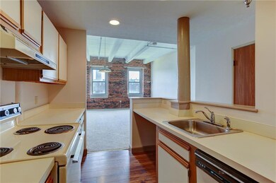 Island Terrace unit 123, Saco, ME 04072 - photo 4