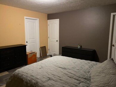 9715 Evanwood Ct, Louisville, KY 40228 - photo 5