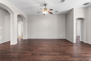 18927 Squirrel Oaks Dr, Magnolia, TX 77355 - photo 4