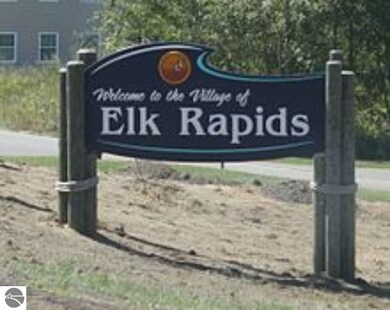 18 Center unit 18, Elk Rapids, MI 49629 - photo 2
