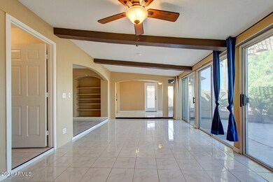 005_Family Room