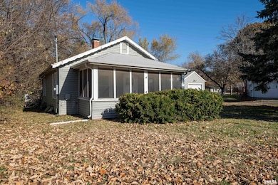 729 E Seneca Place, Peoria, IL 61603 - photo 2