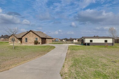 105 S Casey Ct, Springtown, TX 76082 - photo 3