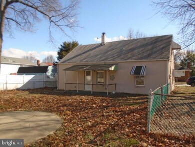 812 Clover Ave, Essex, MD 21221 - photo 2