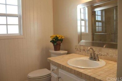 Updated bath with extensive use of attractive tumb