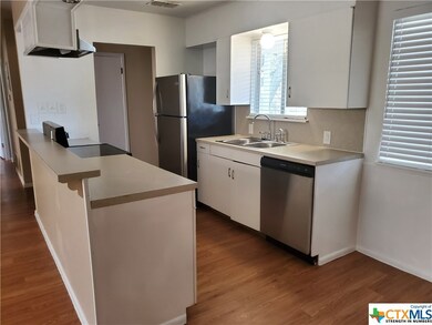 1120 N King St unit 205, Seguin, TX 78155 - photo 2