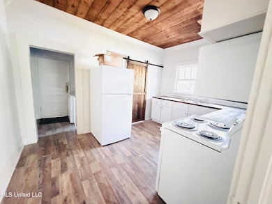 315 Bay State Rd, Philadelphia, MS 39350 - photo 2