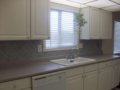 10520 W Hutton Dr, Sun City, AZ 85351 - photo 4