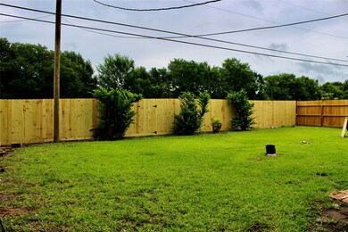 1201 Bayou Dr, Alvin, TX 77511 - photo 4